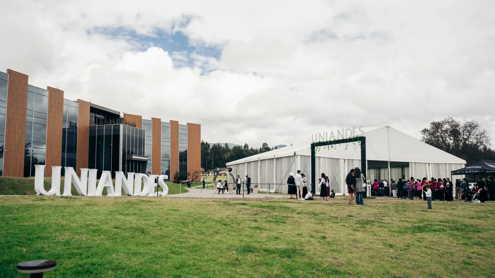 Graduación UNIANDES Ambato - Campus del Conocimiento de Tisaleo